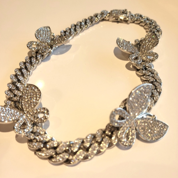 Bling butterfly necklace - Picture 1 of 3